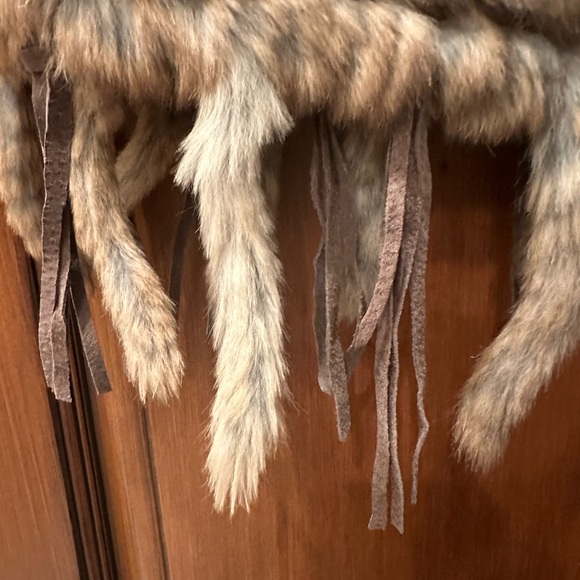 Beautiful Dolce Cabo Fur Pancho in Cream/ Brown color - Picture 5 of 7